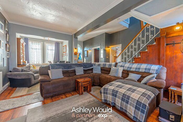 5 Bedroom Semi Detached House For Sale In Beeches Road, Rowley Regis, B65