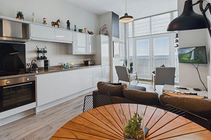 2 Bedroom Flat For Sale In Capstone Crescent, Ilfracombe, Devon, EX34