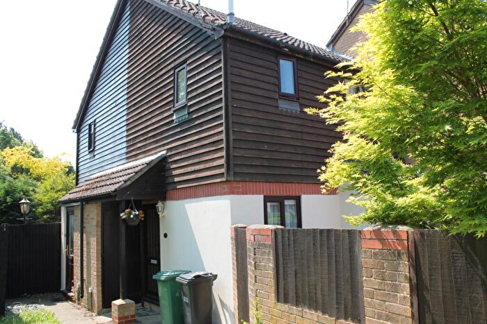 1 Bedroom Semi-Detached House To Rent In Parsons Close, Horley, RH6