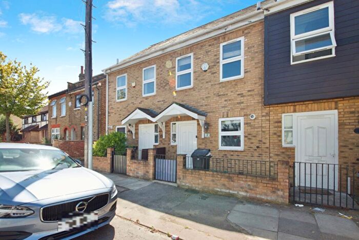 3 Bedroom Terraced House To Rent In Floyd Villas, IG2