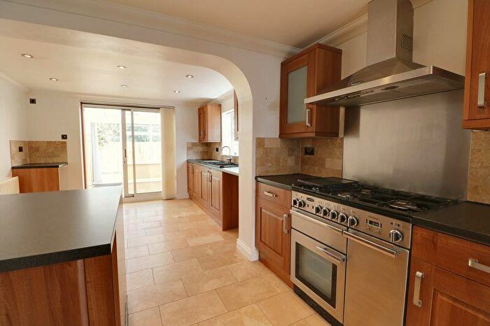 2 Bedroom Semi-Detached House To Rent In Foredyke Avenue, Hull, HU7