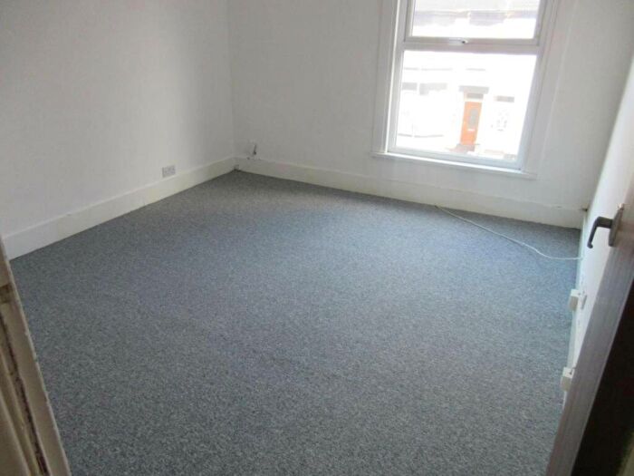 1 Bedroom Flat To Rent In Hartington Road, Southend On Sea, SS1