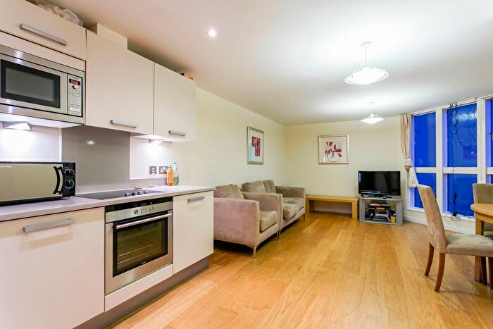 2 Bedroom Flat To Rent In Water Gardens Square, Depftord, SE16