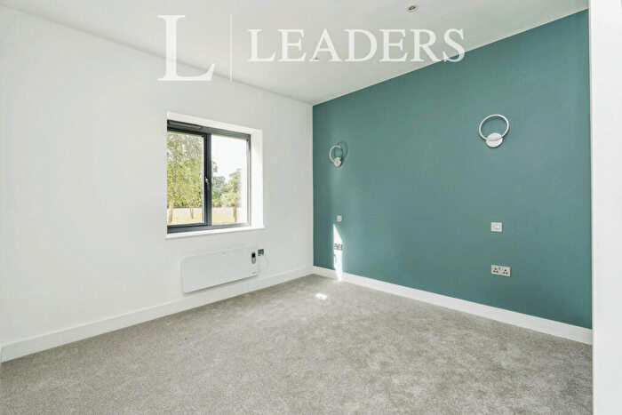 2 Bedroom Apartment To Rent In Ringwood Road, SO40