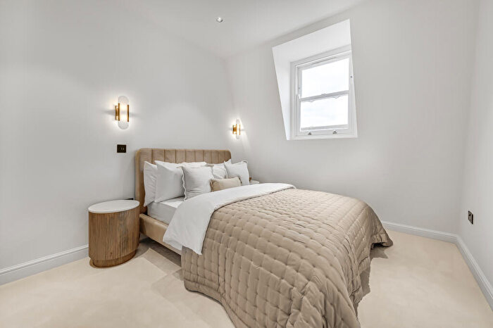 3 Bedroom Flat For Sale In Finborough Road, Kensington And Chelsea, London, SW10