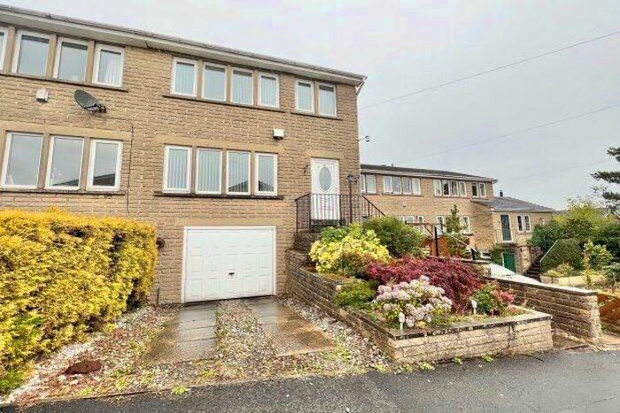 3 Bedroom Semi-Detached House To Rent In Spring Hall Close, Halifax, HX3