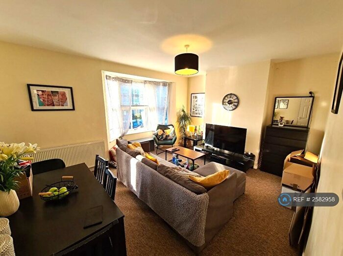 1 Bedroom Flat To Rent In Hollingbury Road, Brighton, BN1