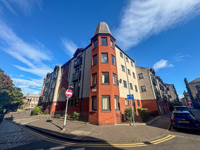 2 Bedroom Flat To Rent In New Bells Court, Edinburgh, EH6