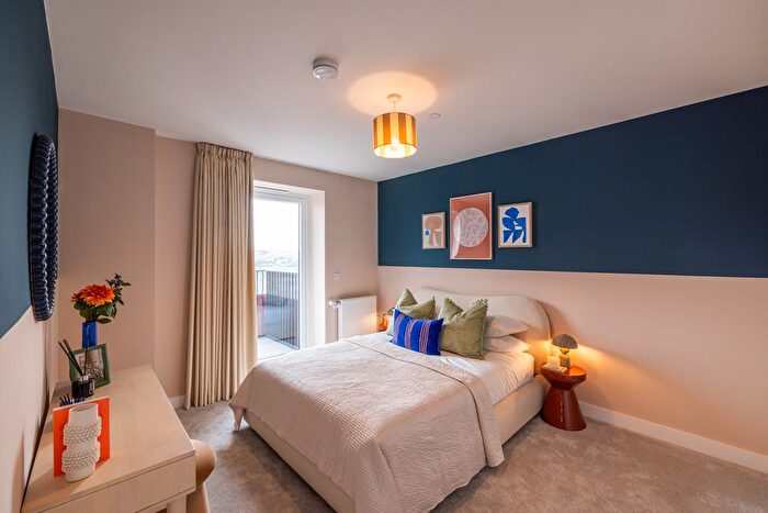 Studio For Sale In Edgware Road, Hendon, NW9