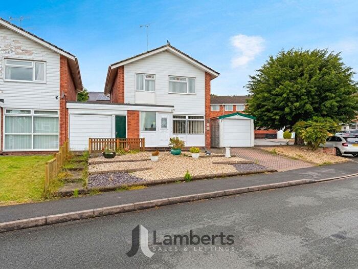 3 Bedroom Detached House For Sale In Albury Road, Studley, B80