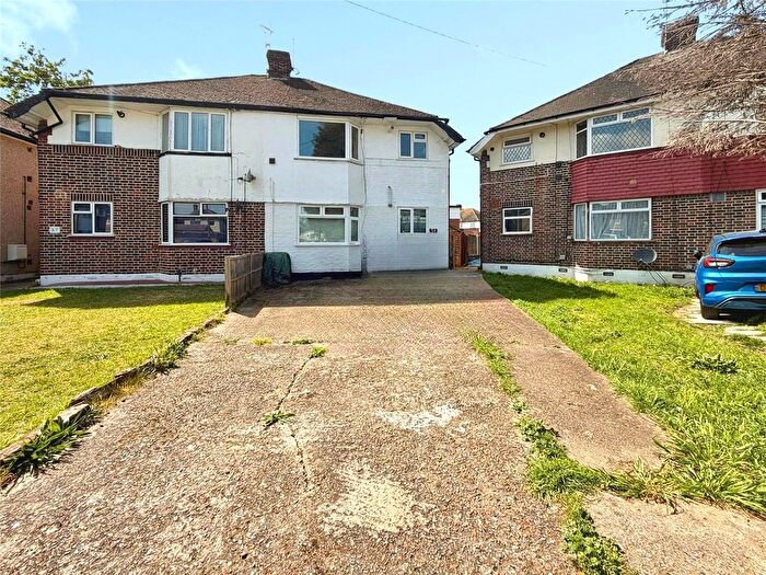 2 Bedroom Maisonette For Sale In Elmcroft Close, Feltham, TW14
