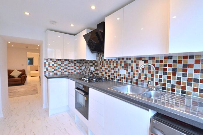 3 Bedroom Flat For Sale In Croydon Road, Reigate, Surrey, RH2