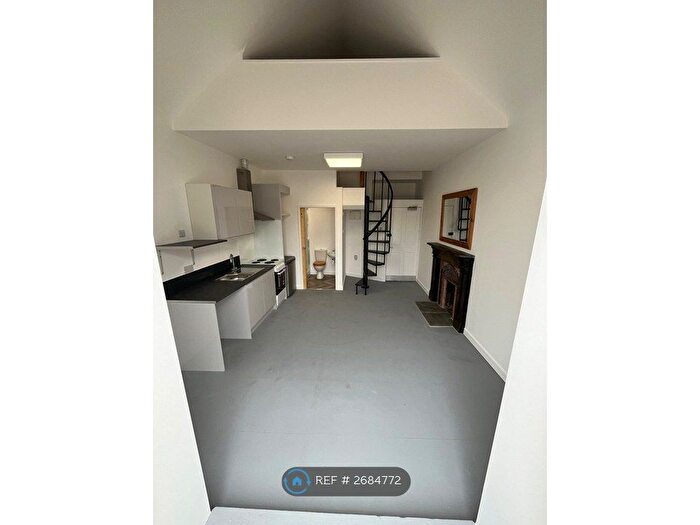 1 Bedroom Flat To Rent In Tolcarne Road, Newquay, TR7