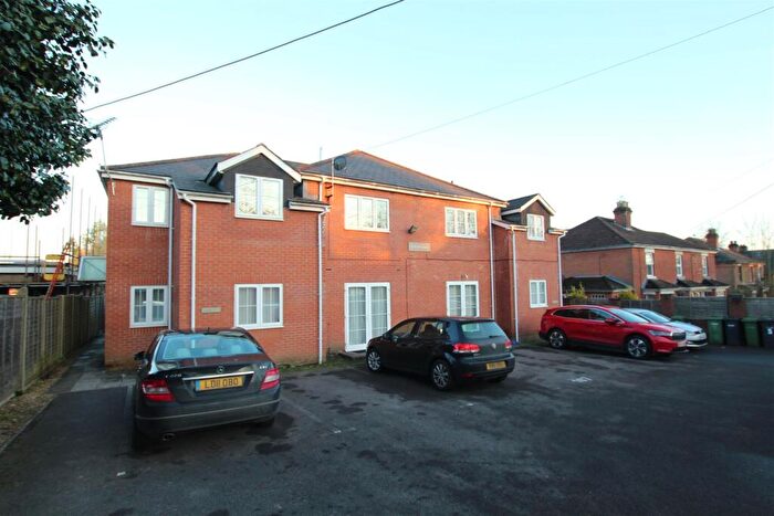 2 Bedroom Flat For Sale In Hursley Road, Chandler's Ford, Eastleigh, SO53