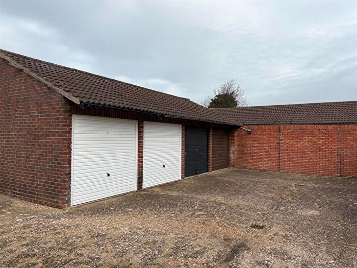 Garage / Parking To Rent In Windward Close, Littlehampton, BN17