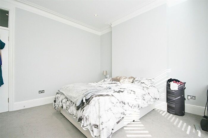 3 Bedroom Flat To Rent In Mowll Street, Oval, SW9