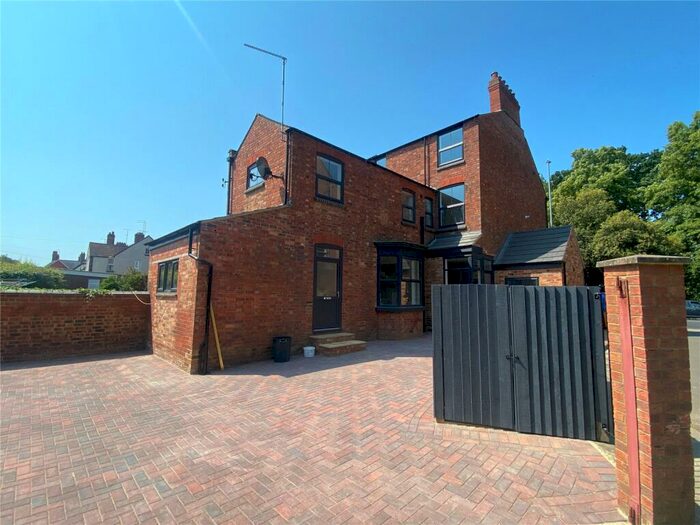 2 Bedroom Flat To Rent In Queens Park Parade, Northampton, NN2