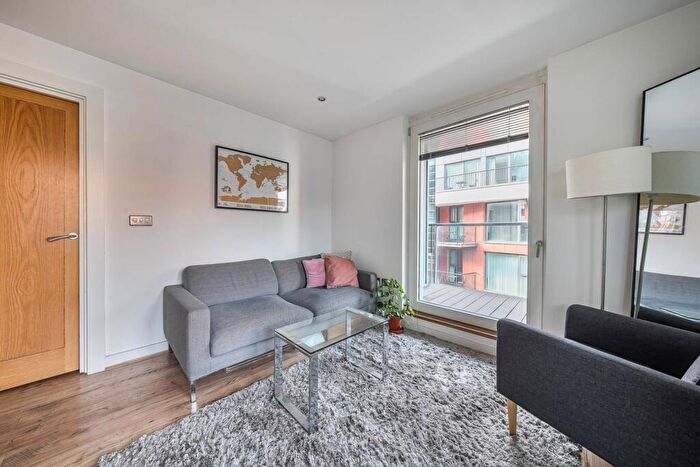 2 Bedroom Flat To Rent In Brewhouse Yard, Islington, London, EC1V