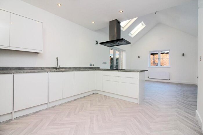 3 Bedroom Detached House For Sale In Regent Street, Stotfold, Hitchin, SG5