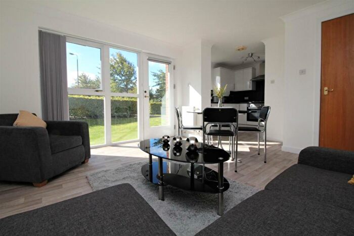 2 Bedroom Apartment To Rent In Blanefield Gardens, Glasgow, G13