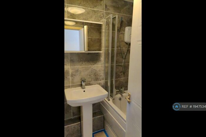 1 Bedroom Flat To Rent In Brindlefields Way, Tipton, DY4