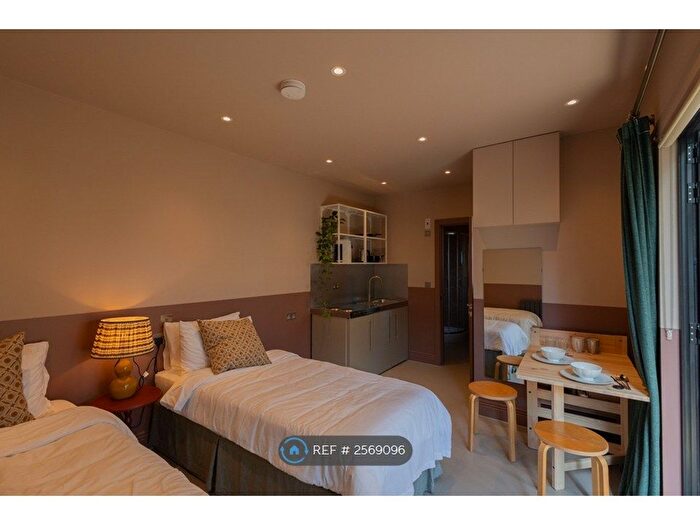 Studio To Rent In Fairmount Road, London, SW2