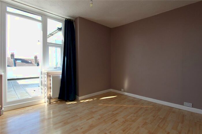 3 Bedroom Maisonette To Rent In Southview Drive, Westcliff-on-Sea, Essex, SS0