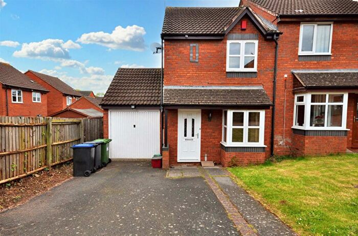 2 Bedroom End Of Terrace House To Rent In Chesterton Drive, Leamington Spa, CV31
