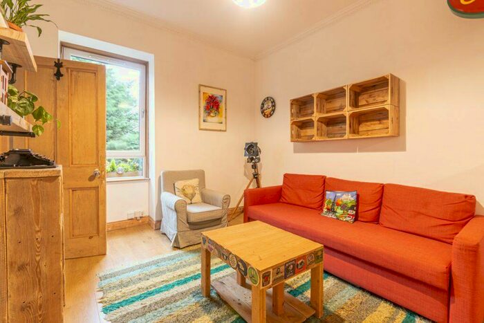 1 Bedroom Flat To Rent In L &# Drumdryan Street, Edinburgh, EH3