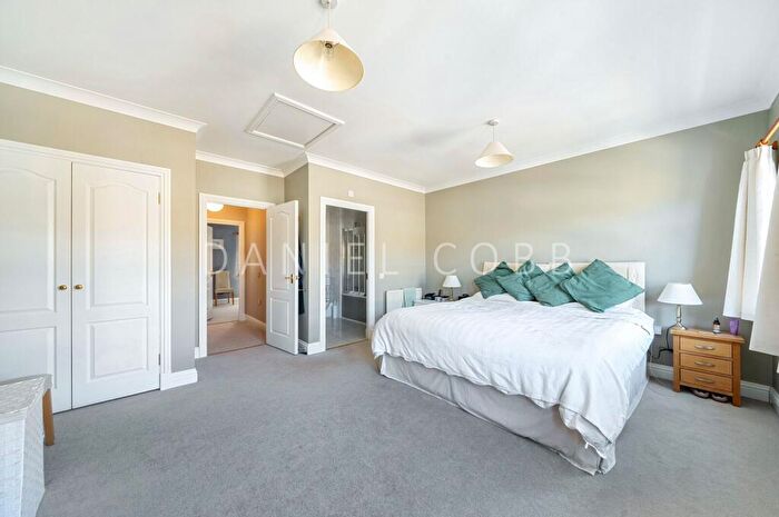 4 Bedroom Terraced House For Sale In Sullivan Road, London, SE11 - Photo 6