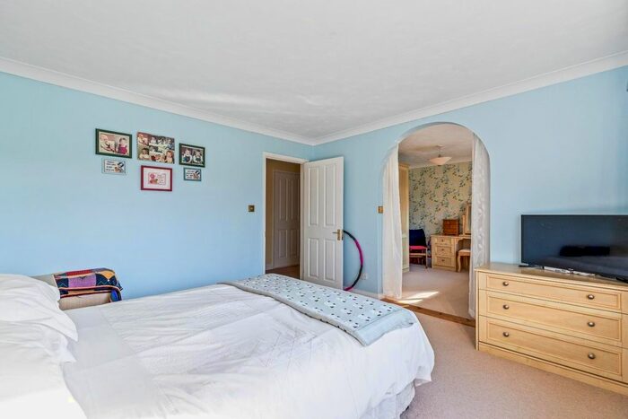 4 Bedroom Detached Bungalow For Sale In Bromley Green Road, Ashford, TN26 - Photo 11