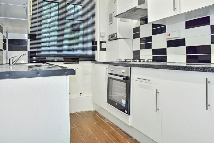 2 Bedroom Flat For Sale In Fallodon House, Union Grove, London, SW8