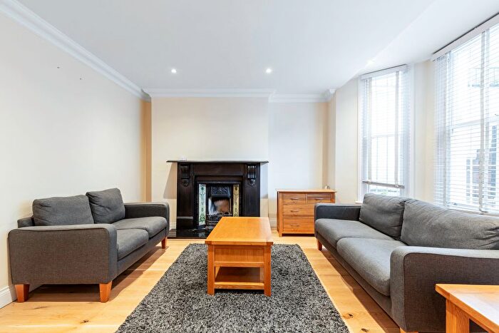 2 Bedroom Flat To Rent In Elsham Road, London, W14