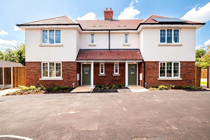 2 Bedroom Semi-Detached House To Rent In Woodleigh Avenue, Birmingham, West Midlands, B17