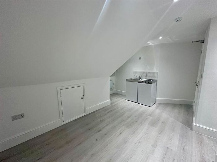 Studio To Rent In Colville Road, London, E11