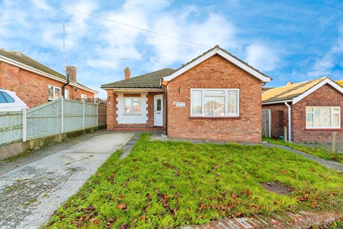 2 Bedroom Bungalow For Sale In Hillside Crescent, Holland-On-Sea, Clacton-On-Sea, Essex, CO15