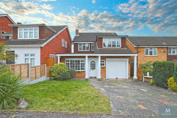 4 Bedroom Detached House To Rent In Great Oaks, Chigwell, Essex, IG7