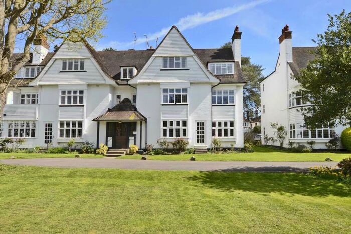 2 Bedroom Flat To Rent In Raleigh House, Thames Ditton, KT7