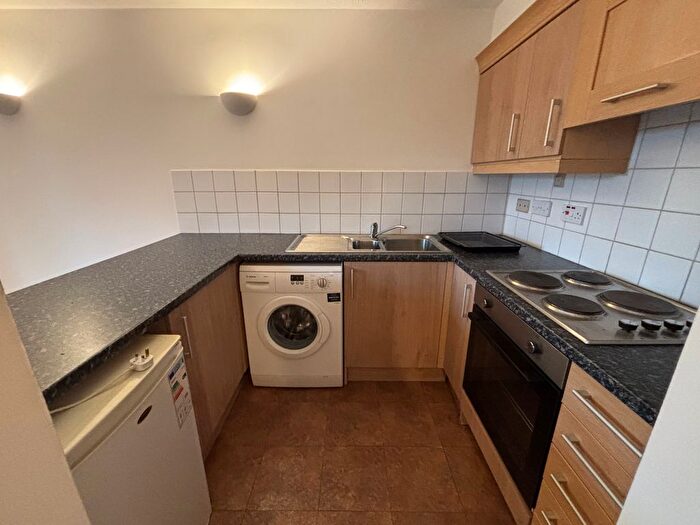 1 Bedroom Flat To Rent In Chasewood Avenue, Enfield, EN2