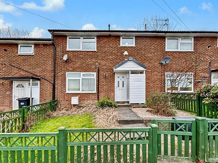 3 Bedroom Town House For Sale In Bawn Approach New Farnley Leeds, LS12