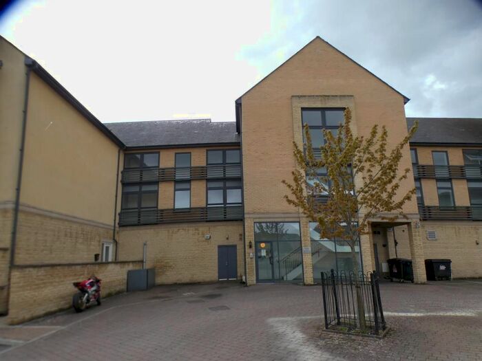 2 Bedroom Flat To Rent In Thornill Close, Carterton, Oxon, OX18