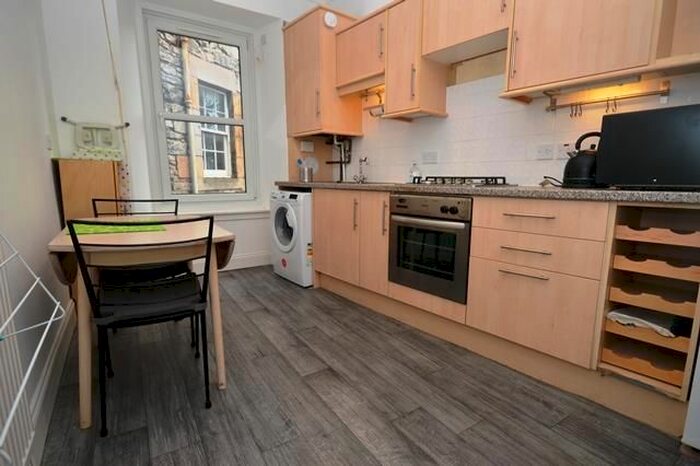 2 Bedroom Flat To Rent In St Leonards Street, Edinburgh, EH8