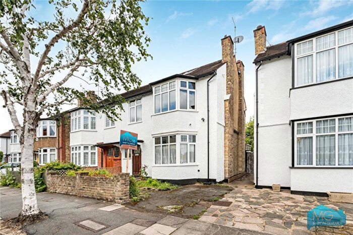 4 Bedroom Semi-Detached House For Sale In Pollard Road, London, N20