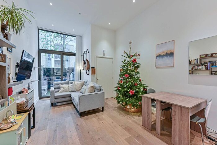 2 Bedroom Flat For Sale In Balham High Road, Balham, London, SW17