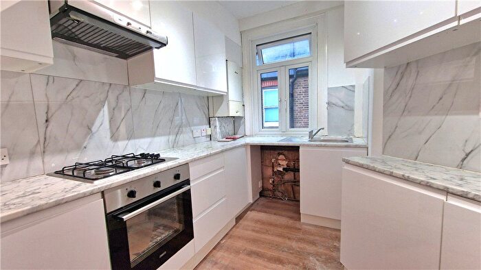 3 Bedroom Flat To Rent In Emlyn Road, London, W12