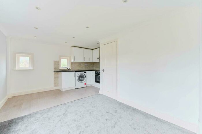 1 Bedroom Flat To Rent In Little Common, Stanmore, HA7
