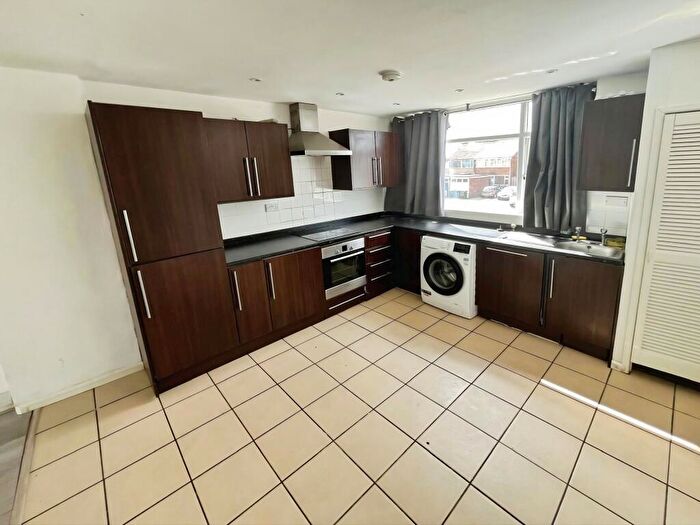 3 Bedroom End Of Terrace House For Sale In Branstree Drive, Holbrooks, Coventry, West Midlands, CV6