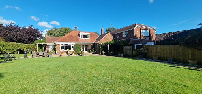 5 Bedroom Detached House For Sale In Leconfield Road, Cherry Burton, HU17