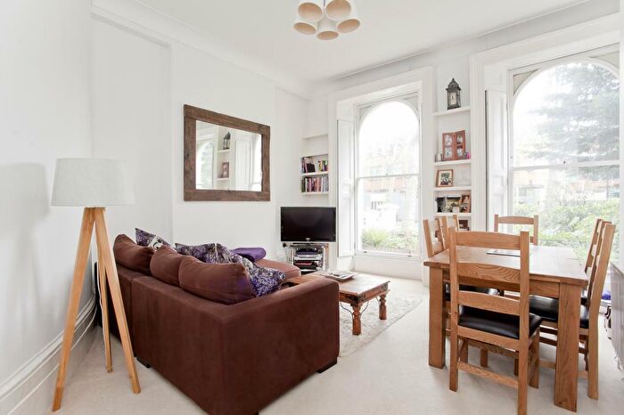 2 Bedroom Apartment To Rent In Highbury New Park, Highbury, N5
