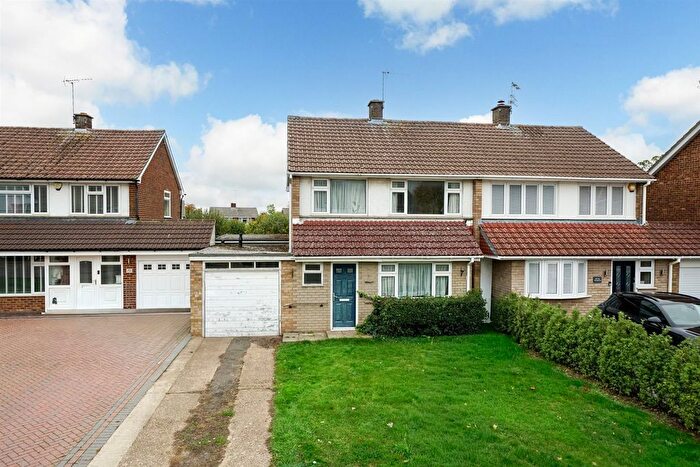 3 Bedroom Semi-detached House For Sale In The Horseshoe, Leverstock Green, Hertfordshire, HP3